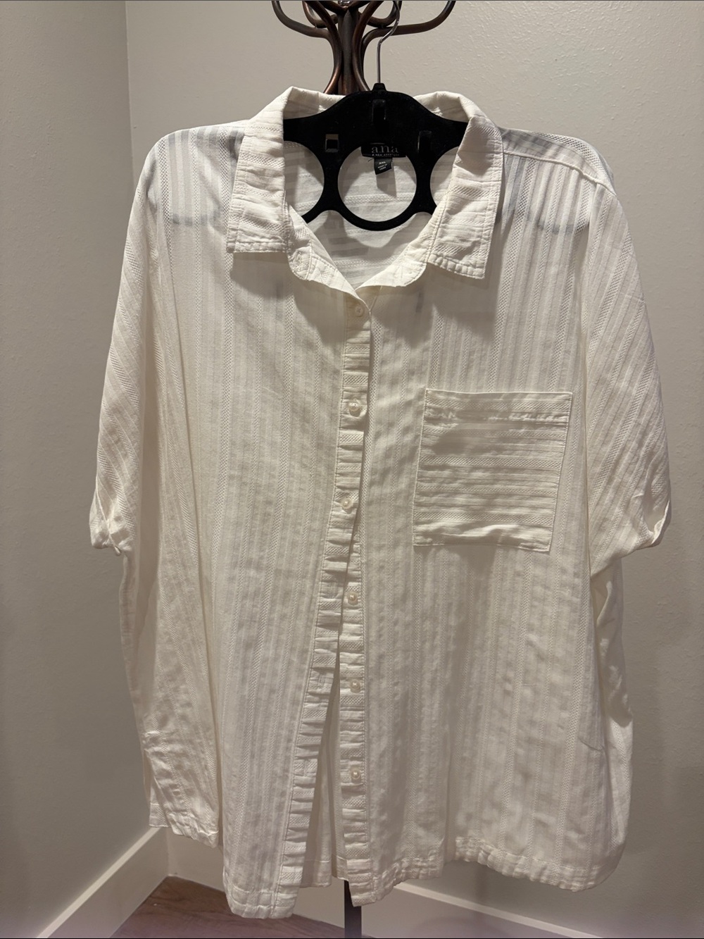 a.n.a White Textured Short-Sleeve Button-Down Shirt